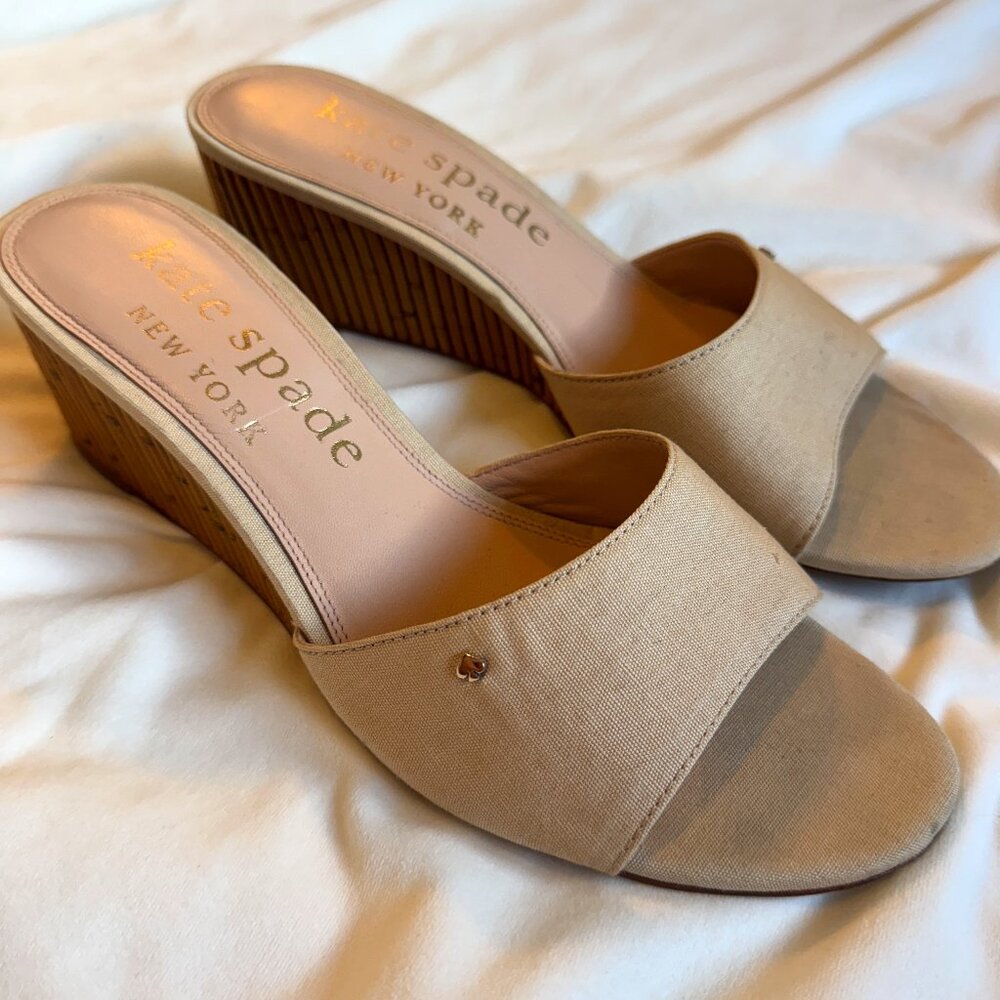 Kate Spade New York Beige Canvas Bamboo Wedge Sandals – Size 9B